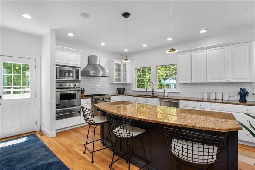 19 Cassandra Lane is a beautiful combination of some classic - photo 20