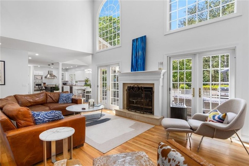 19 Cassandra Lane is a beautiful combination of some classic - photo 24
