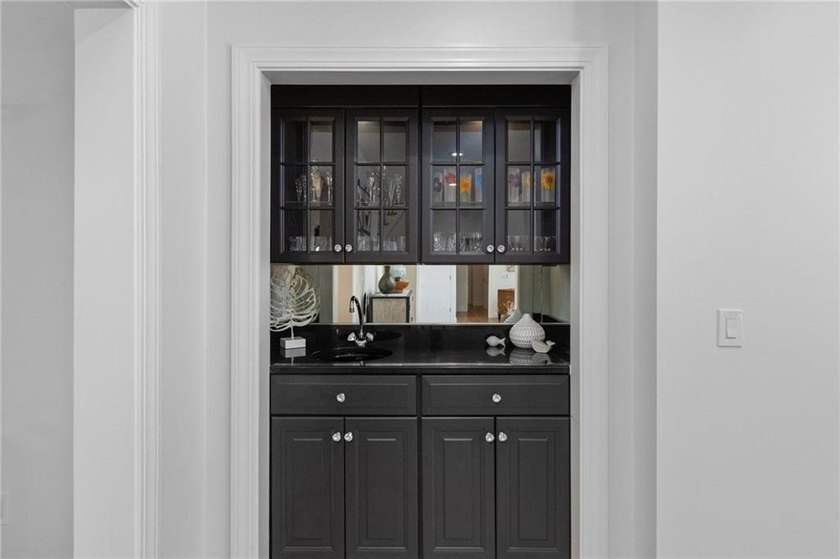 19 Cassandra Lane is a beautiful combination of some classic - photo 26