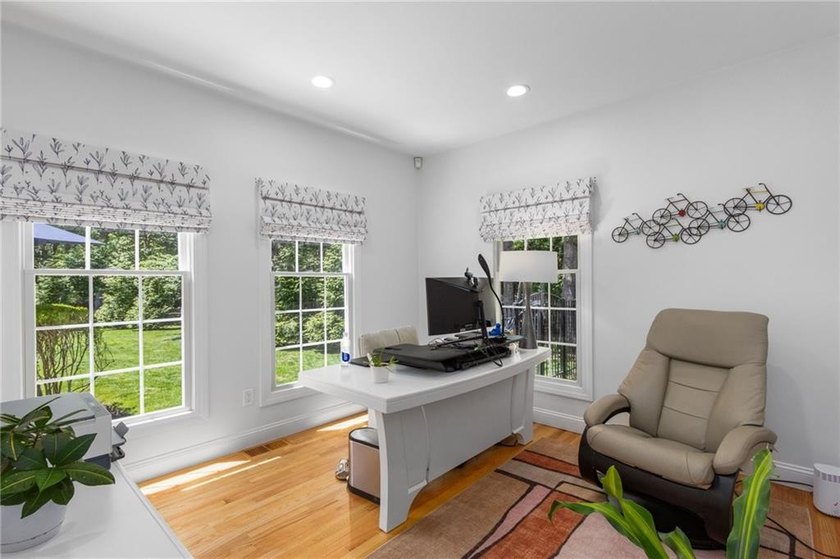 19 Cassandra Lane is a beautiful combination of some classic - photo 27