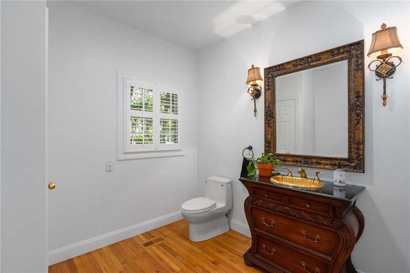 19 Cassandra Lane is a beautiful combination of some classic - photo 28