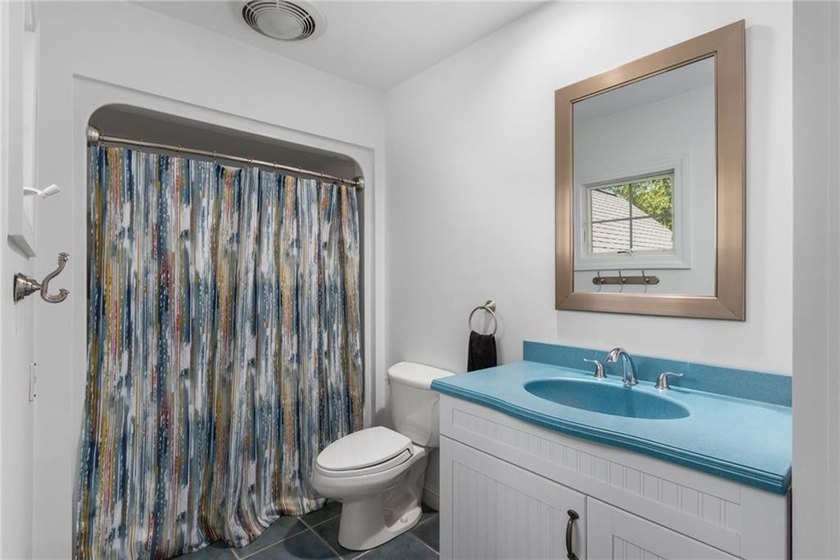19 Cassandra Lane is a beautiful combination of some classic - photo 40