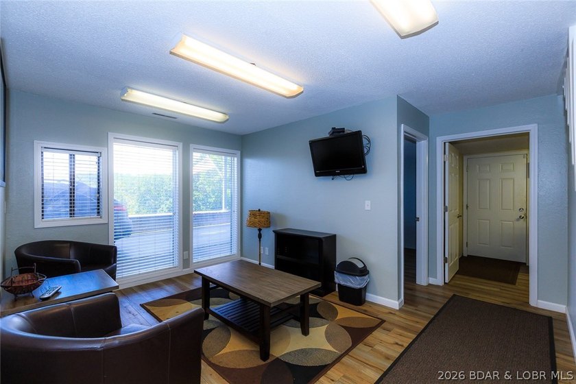 Step into easy lake living with a completely turn-key 2 bed, 2 - photo 41