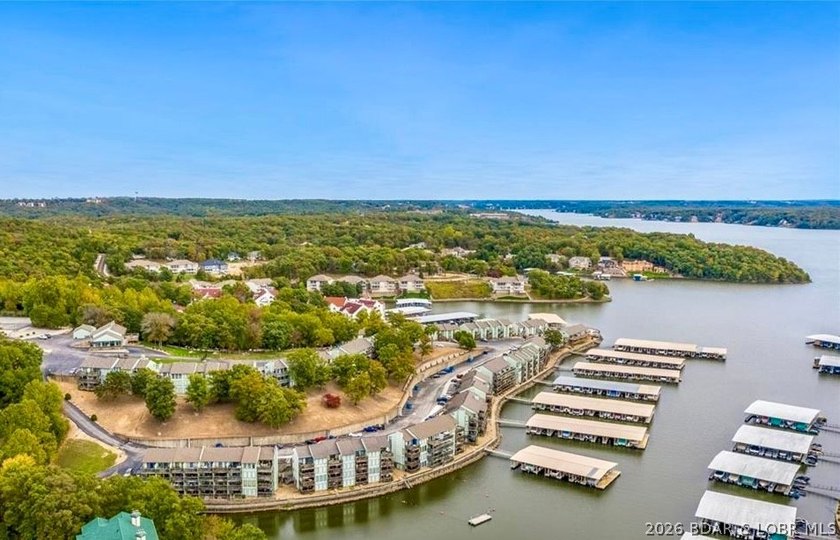 Step into easy lake living with a completely turn-key 2 bed, 2 - photo 45
