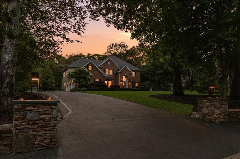 19 Cassandra Lane is a beautiful combination of some classic - photo 45