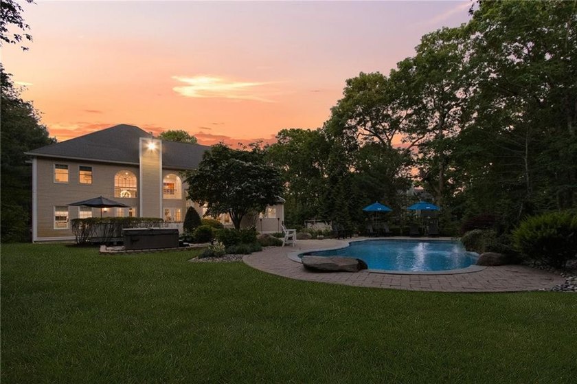19 Cassandra Lane is a beautiful combination of some classic - photo 48