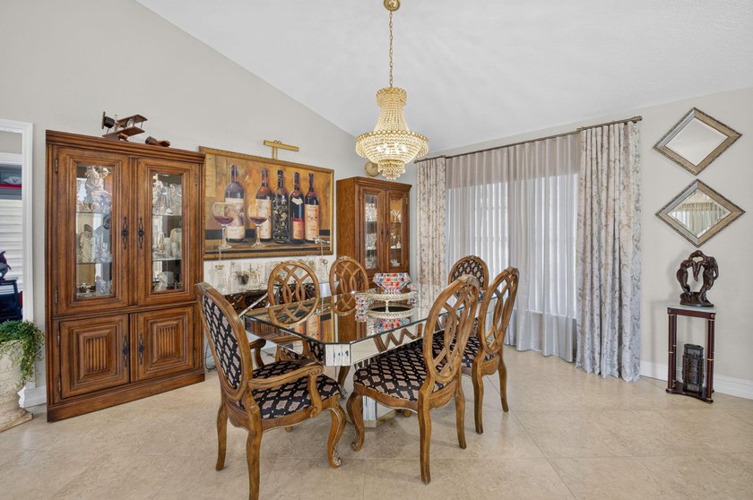 Welcome to this immaculate three-bedroom, two-bathroom - photo 5