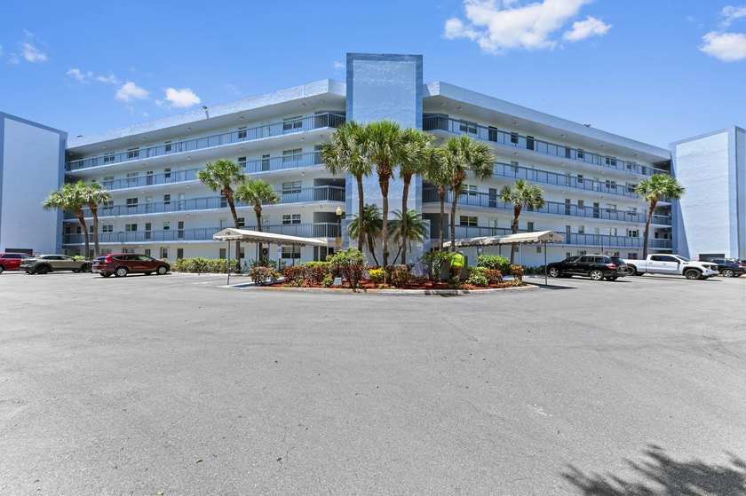 Beautifully remodeled 3BR/2BA condo in desirable Boca Teeca No - photo 2