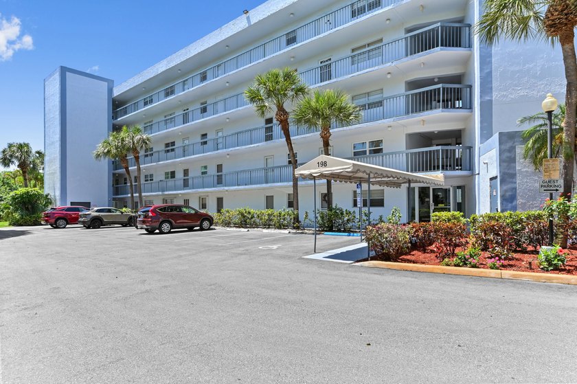 Beautifully remodeled 3BR/2BA condo in desirable Boca Teeca No - photo 3