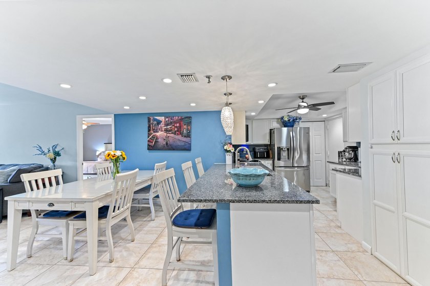 Beautifully remodeled 3BR/2BA condo in desirable Boca Teeca No - photo 10
