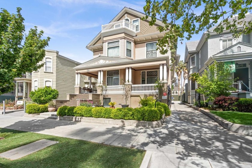 THIS PROPERTY IS TRULY A CASH MAKING MACHINE! It's a truly rare - photo 2
