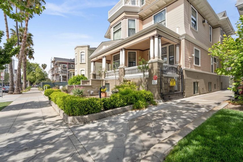 THIS PROPERTY IS TRULY A CASH MAKING MACHINE! It's a truly rare - photo 3