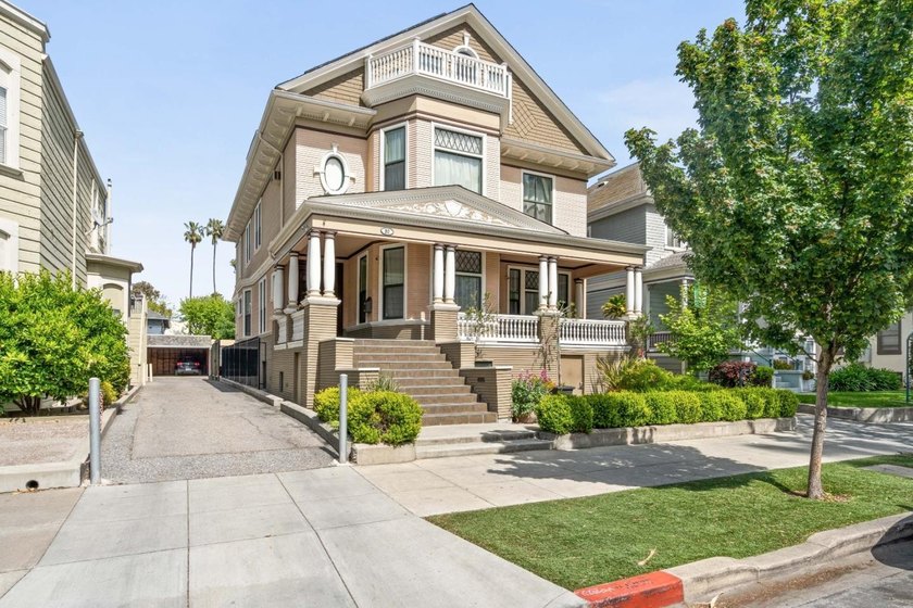 THIS PROPERTY IS TRULY A CASH MAKING MACHINE! It's a truly rare - photo 4
