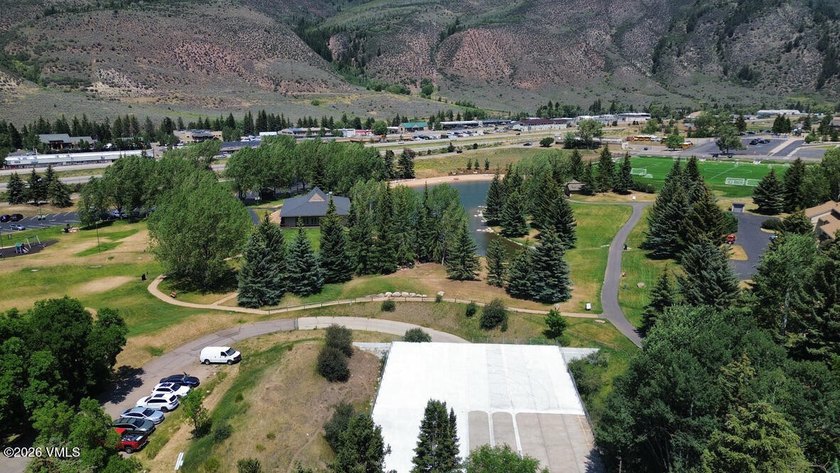 Wake up to mountain living at its best. Nestled in the heart of - photo 23
