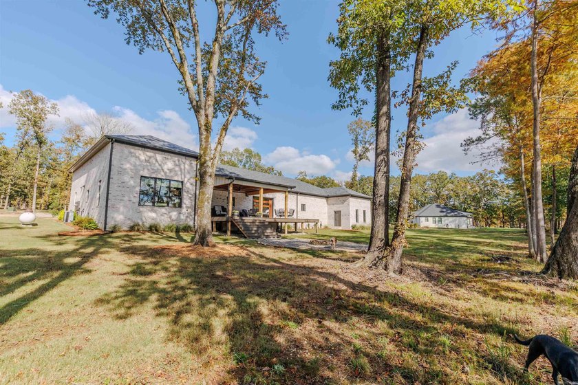 This stunning Harris Brake lakefront property is truly one of a - photo 6