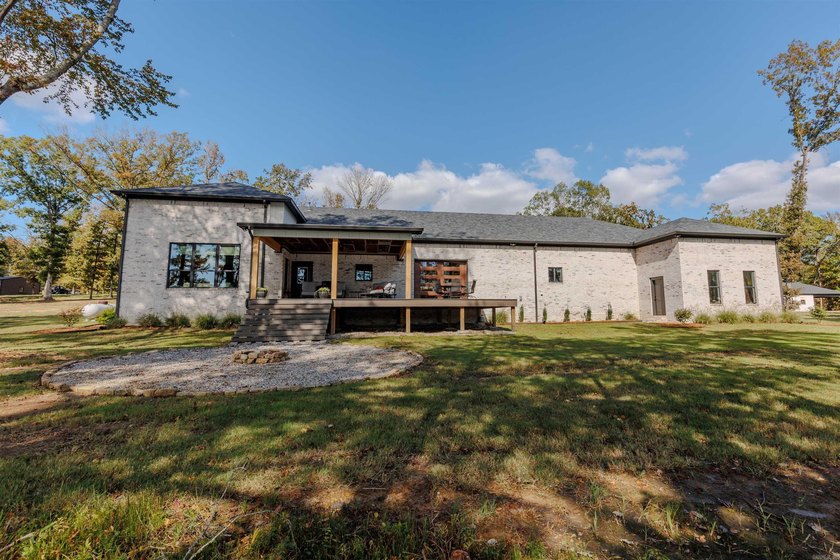 This stunning Harris Brake lakefront property is truly one of a - photo 7