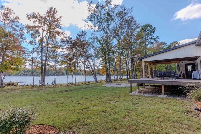 This stunning Harris Brake lakefront property is truly one of a - photo 9