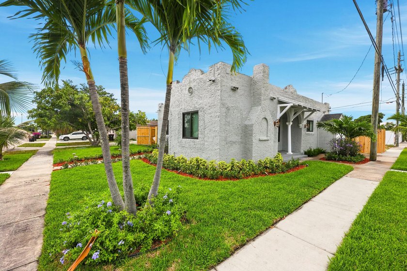 Charming and move-in ready 3-bedroom, 2-bath home being sold - photo 4