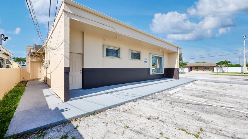 Excellent value-add investment opportunity in Riviera Beach! - photo 4