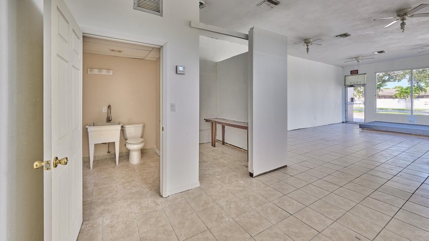 Excellent value-add investment opportunity in Riviera Beach! - photo 9