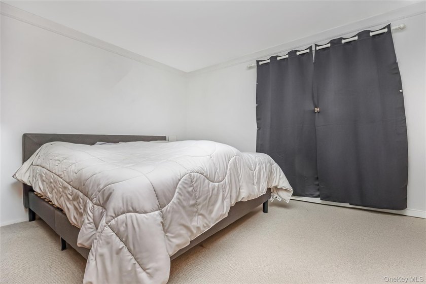 Welcome to this spacious and beautifully maintained 5-bedroom - photo 13