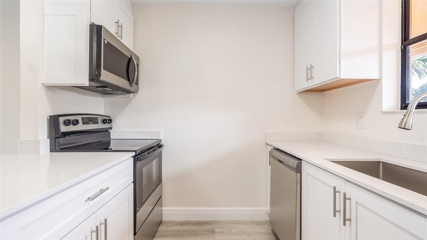Top-Floor Corner Unit | All Ages | Rent Right Away! Experience - photo 13