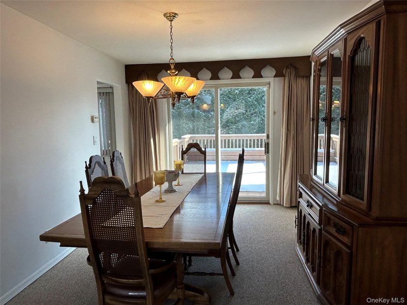 A great house located in a beautiful neighborhood with award - photo 4