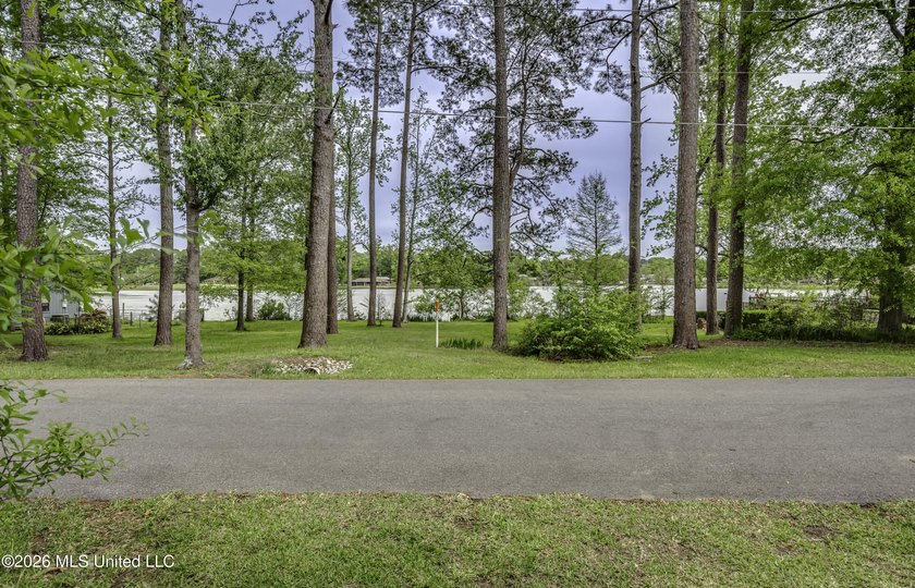 NEW PRICE!!! Welcome to this adorable home in Florence MS with a - photo 5