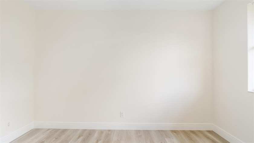 Top-Floor Corner Unit | All Ages | Rent Right Away! Experience - photo 15