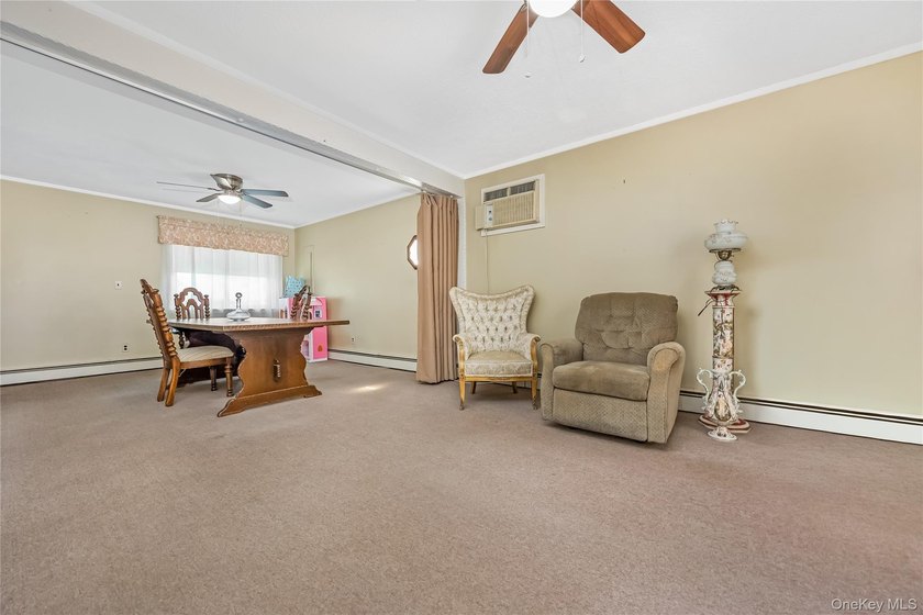 Welcome to this spacious and beautifully maintained 5-bedroom - photo 17