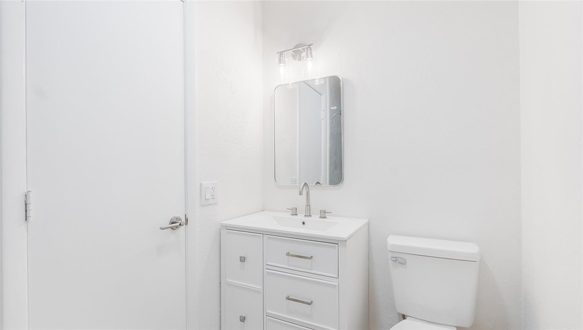 Top-Floor Corner Unit | All Ages | Rent Right Away! Experience - photo 17