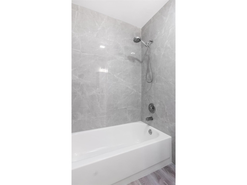 Top-Floor Corner Unit | All Ages | Rent Right Away! Experience - photo 18