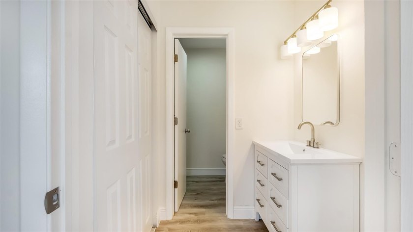 Top-Floor Corner Unit | All Ages | Rent Right Away! Experience - photo 22