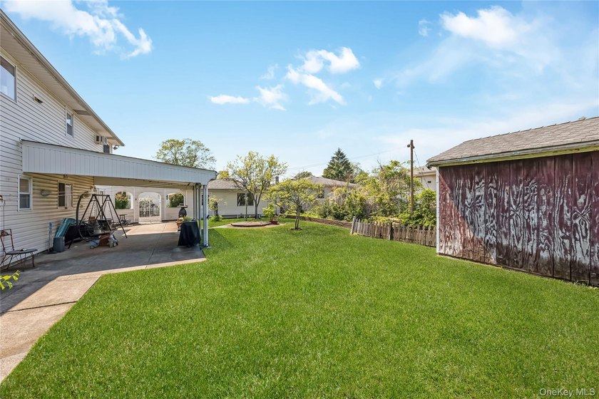 Welcome to this spacious and beautifully maintained 5-bedroom - photo 24