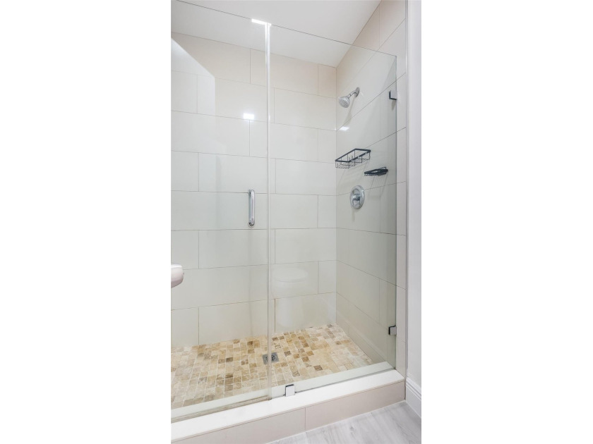 Top-Floor Corner Unit | All Ages | Rent Right Away! Experience - photo 24