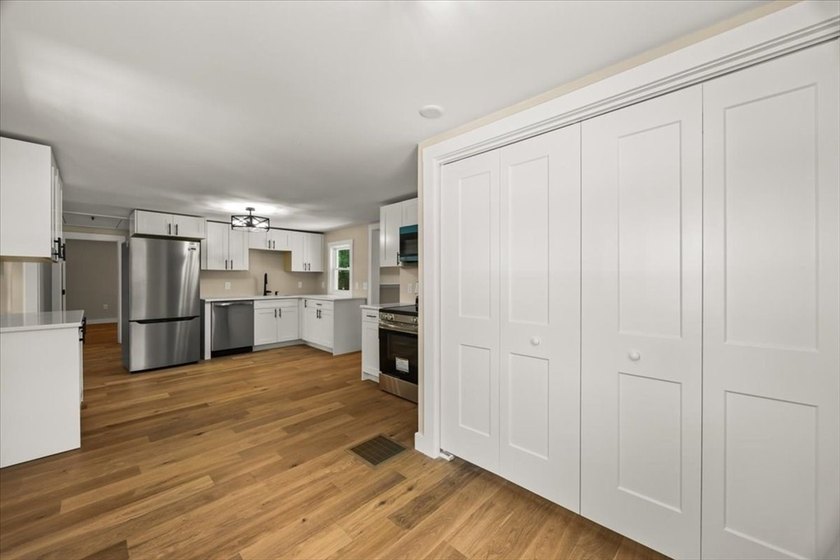 Fully renovated and move-in ready, this charming 2-bedroom home - photo 5