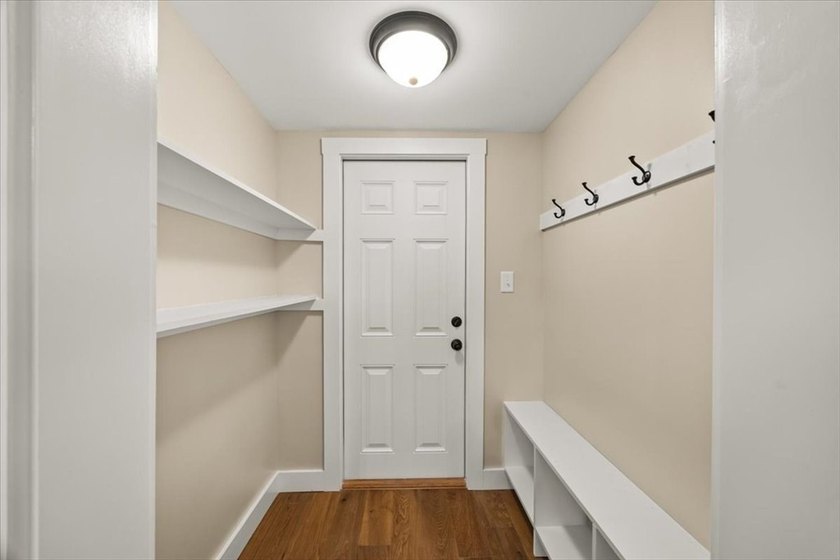 Fully renovated and move-in ready, this charming 2-bedroom home - photo 9