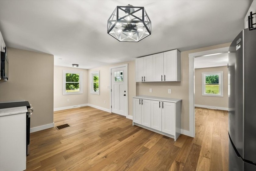 Fully renovated and move-in ready, this charming 2-bedroom home - photo 10