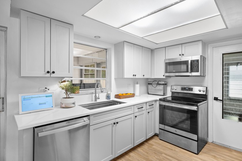 Modernized, Move-In Ready Gem on a Huge Quarter-Acre Lot! - photo 7