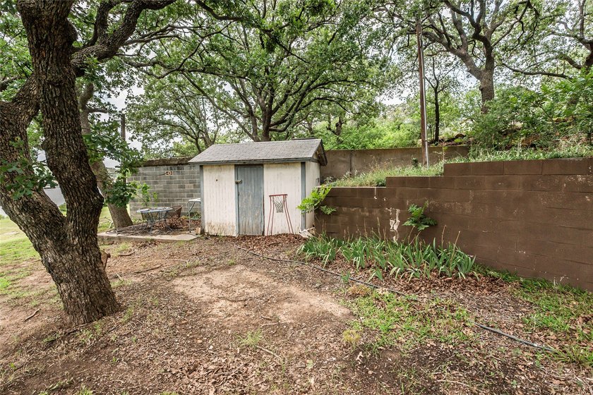 Lakefront Living on Lake Nocona! Escape to this spacious - photo 16
