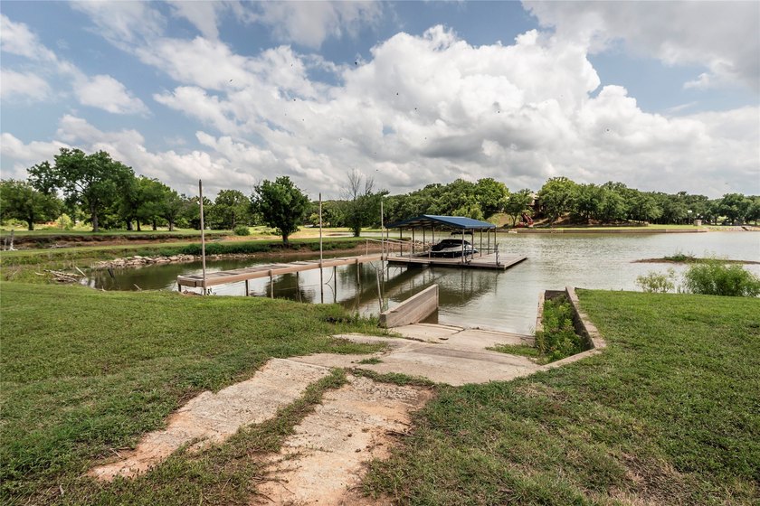 Lakefront Living on Lake Nocona! Escape to this spacious - photo 20