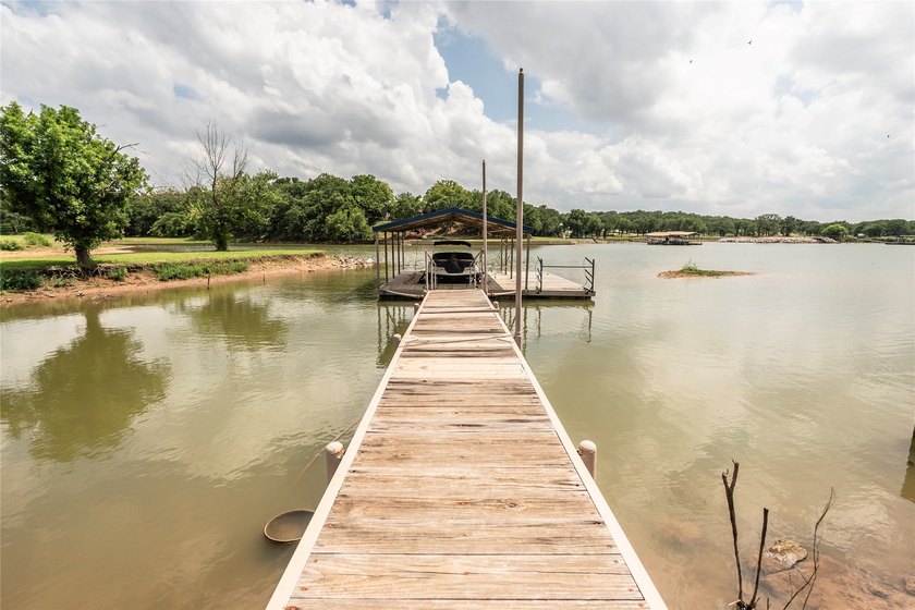 Lakefront Living on Lake Nocona! Escape to this spacious - photo 21