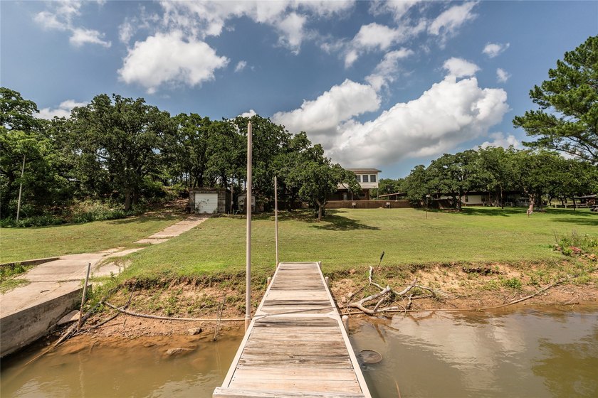 Lakefront Living on Lake Nocona! Escape to this spacious - photo 23
