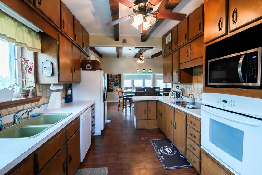 Lakefront Living on Lake Nocona! Escape to this spacious - photo 30