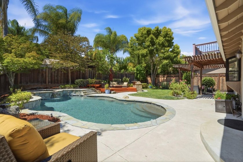 PRIZED CORNER LOT WITH STUNNING REMODEL IN SERENE ALMADEN | - photo 40