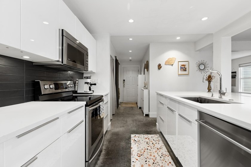 Welcome to St. George Place in the heart of Mount Pleasant. This - photo 15