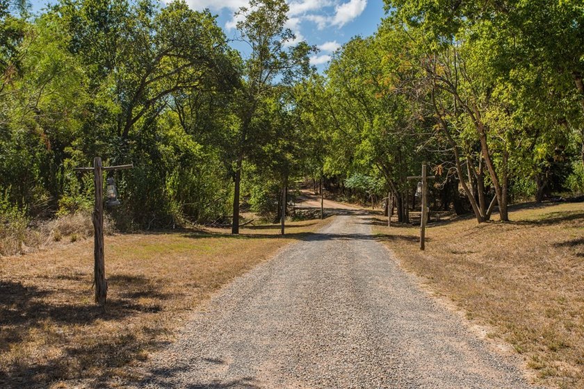 In the heart of the Texas Hill Country Wine Trail, this - photo 32