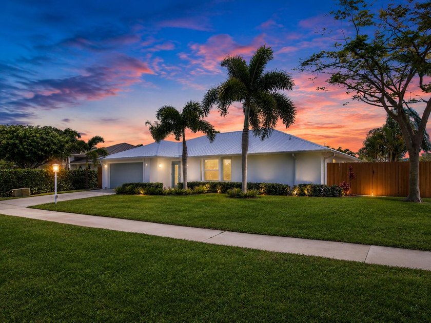 Welcome to 30 Chestnut Trail in the heart of Tequesta! This - photo 3