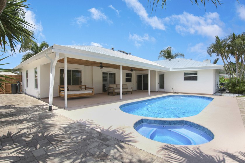 Welcome to 30 Chestnut Trail in the heart of Tequesta! This - photo 6