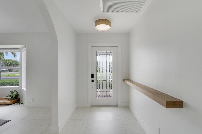 Welcome to 30 Chestnut Trail in the heart of Tequesta! This - photo 8